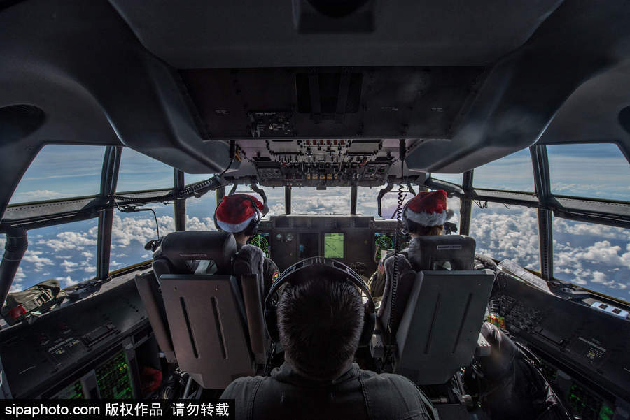 禮物從天而降！美國空軍向西太平洋島國空投“圣誕大禮包”