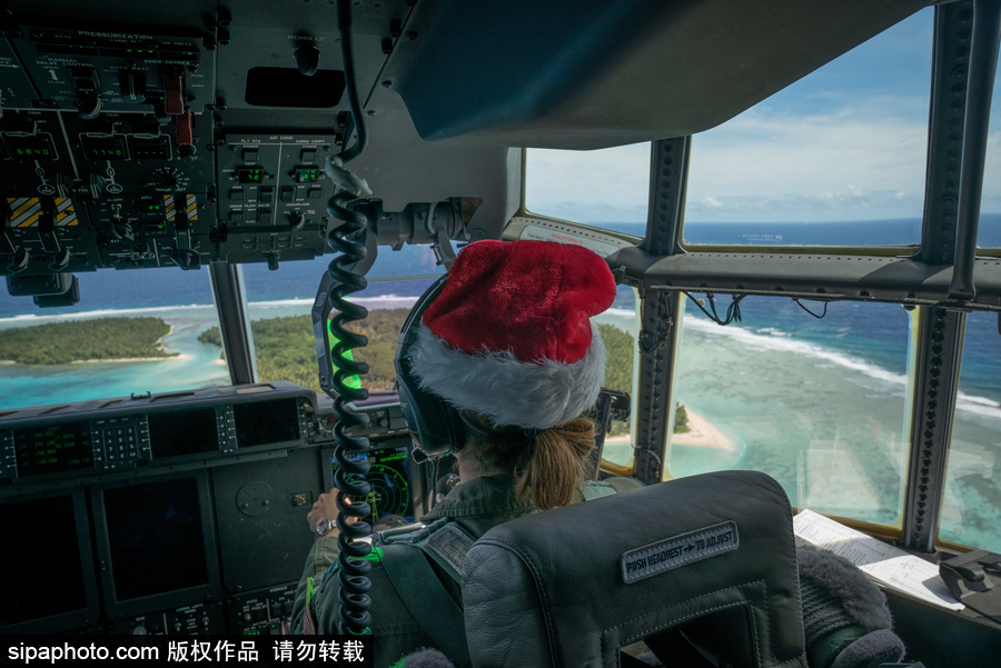 禮物從天而降！美國空軍向西太平洋島國空投“圣誕大禮包”