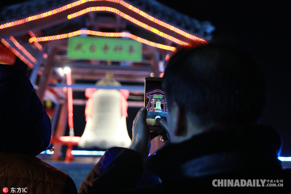 全國各地迎新年：2018，請對我好一點