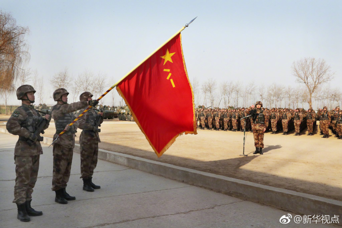 中央軍委首次舉行開訓(xùn)動(dòng)員大會(huì) 習(xí)近平向全軍發(fā)布訓(xùn)令