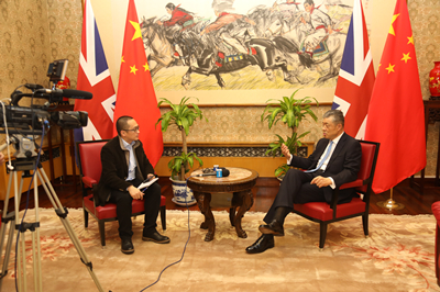 劉曉明大使就中英關(guān)系和梅首相訪華接受中國駐英國媒體聯(lián)合采訪