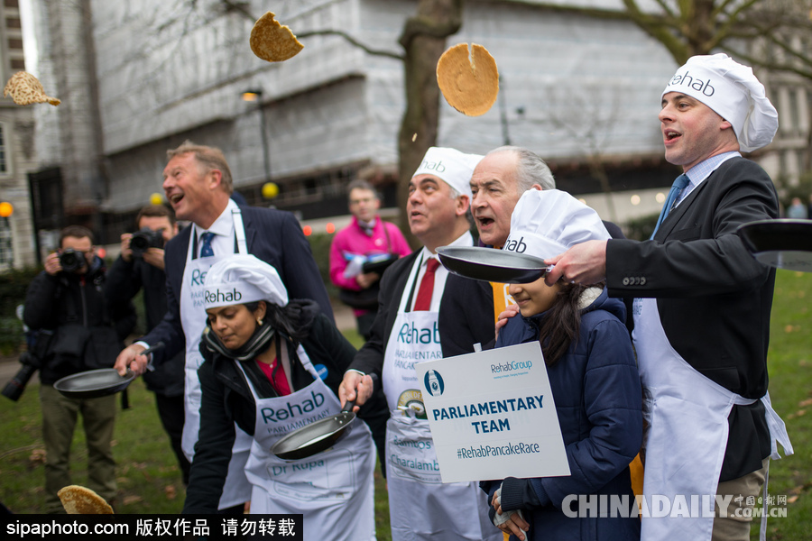 “煎餅俠”？英國(guó)舉行趣味煎餅跑