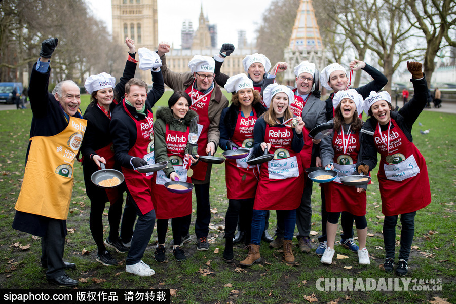 “煎餅俠”？英國舉行趣味煎餅跑