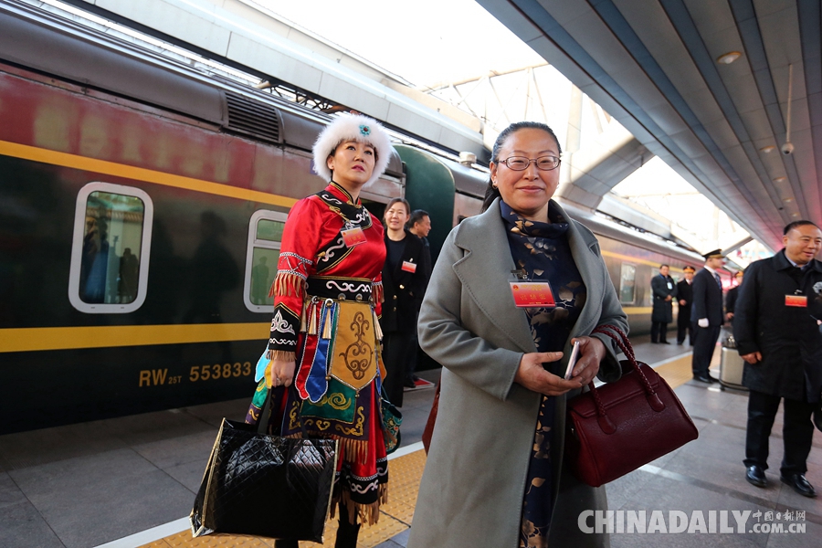 首批京外全國人大代表團(tuán)抵京