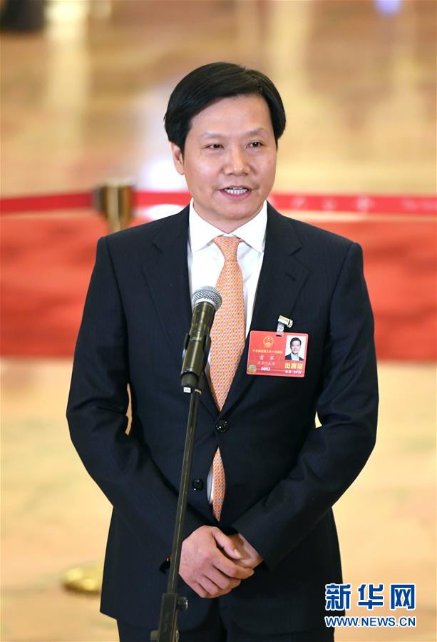 全國(guó)人大代表接受采訪