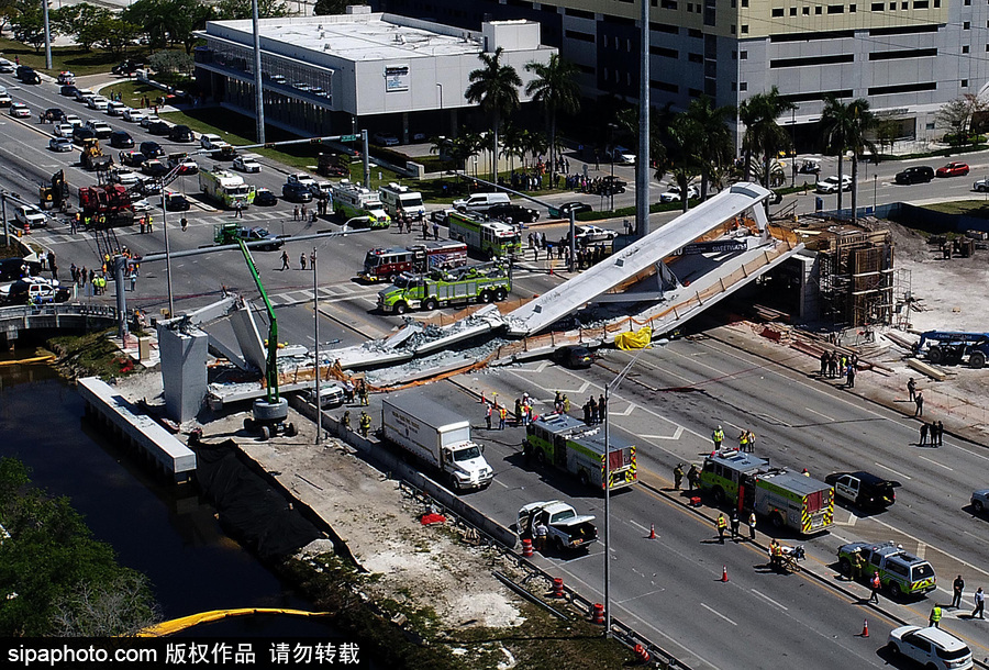 美國佛羅里達州一過街天橋坍塌 致多人死傷多輛汽車被壓