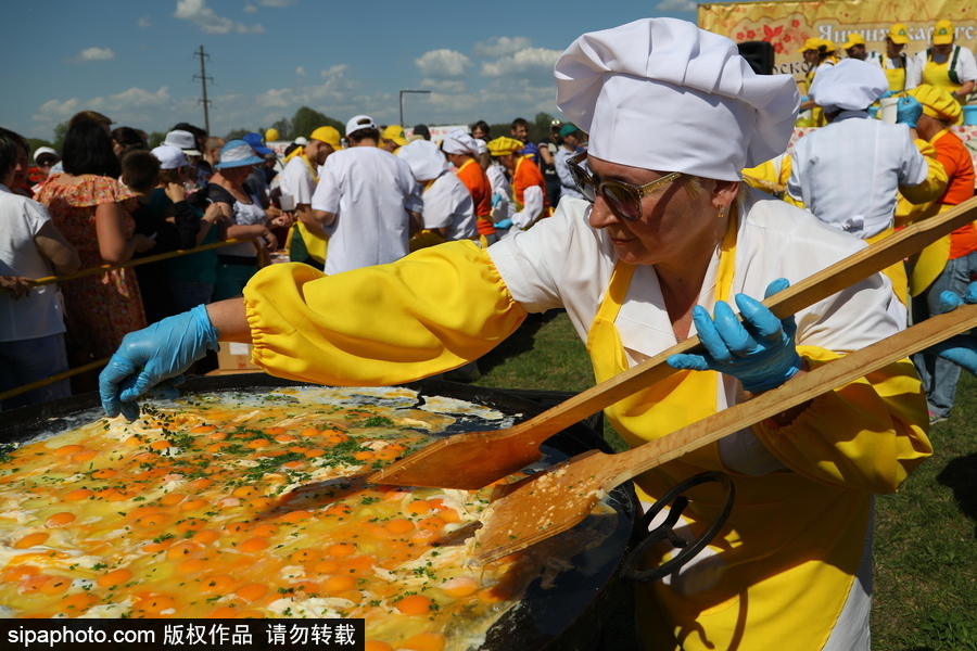 俄羅斯別爾哥羅德州迎接“福明煎蛋”節(jié) 欲制作最大煎蛋餐