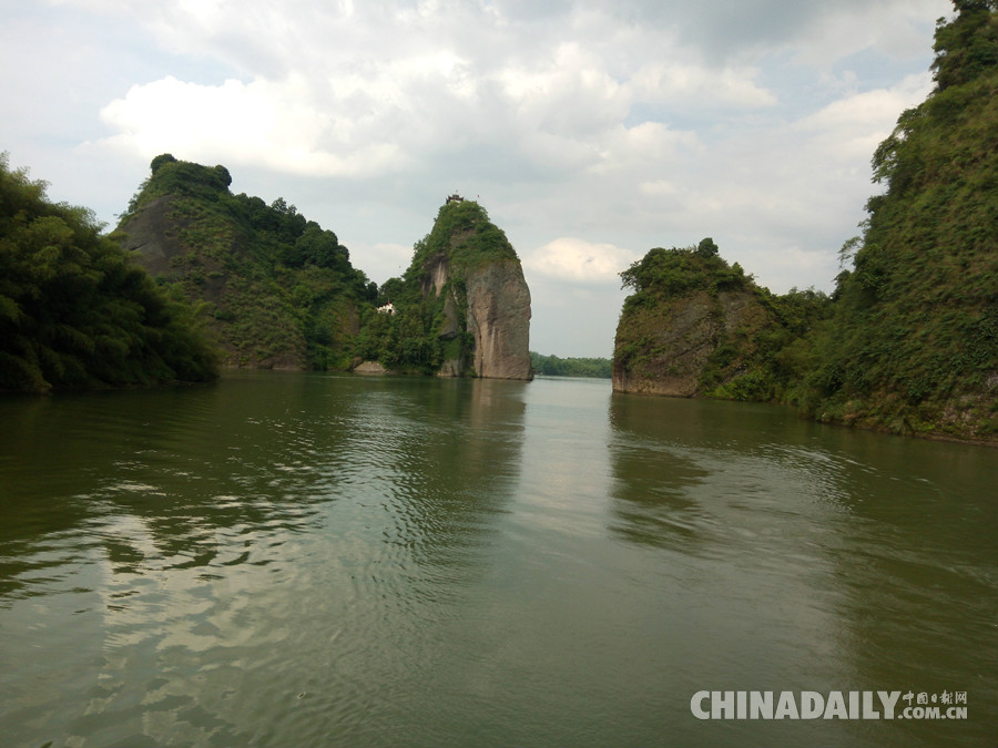 【美麗中國(guó)長(zhǎng)江行】“美麗中國(guó)長(zhǎng)江行——共舞長(zhǎng)江經(jīng)濟(jì)帶•生態(tài)篇”網(wǎng)絡(luò)主題活動(dòng)湖南站媒體團(tuán)走進(jìn)常德桃源夷望溪景區(qū)