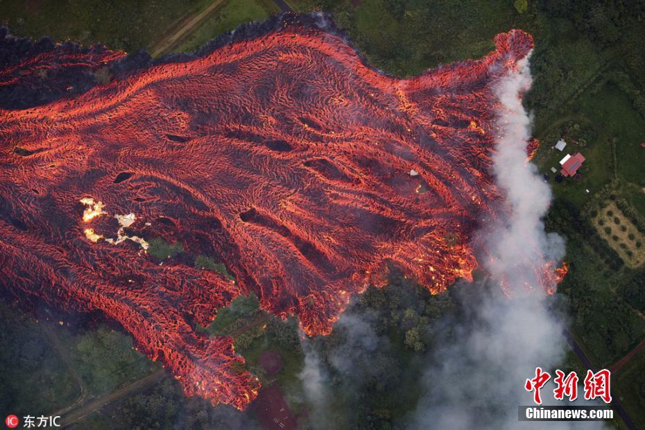 夏威夷火山持續(xù)噴發(fā) 熔巖流淌成“火河”