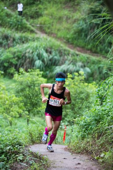 2018年中國(guó)山地馬拉松系列賽-重慶黔江站（國(guó)際賽）鳴槍起跑