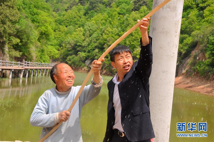 永不褪色的精神禮贊——獻(xiàn)給新時(shí)代的中國(guó)共產(chǎn)黨人