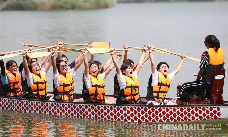 龍舟競(jìng)渡慶圓明園遺址公園開放30周年