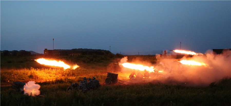 空降炮兵部隊開展跨晝夜實彈演練