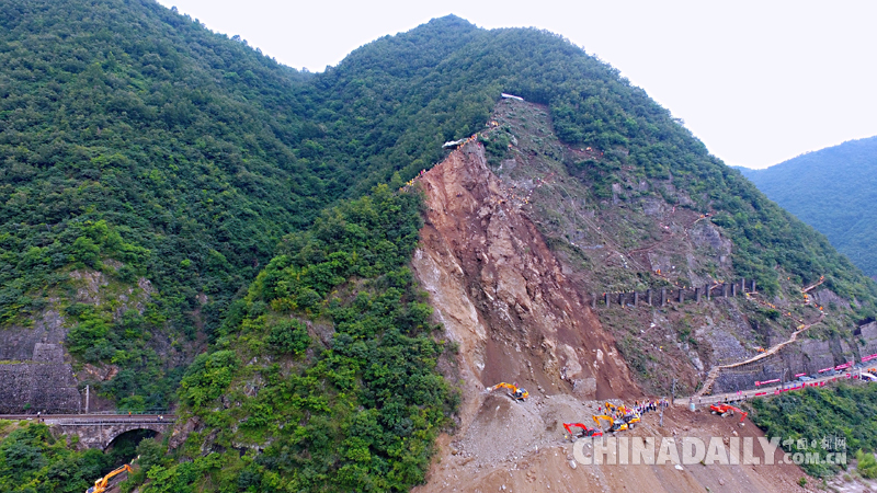 寶成鐵路水害區(qū)段搶險工作仍在緊張進行