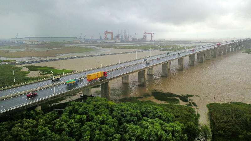 蘇通大橋斜拉索阻尼器因臺風斷裂 車輛恢復部分通行