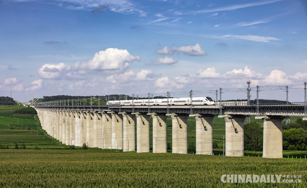 哈爾濱至佳木斯鐵路9月30日開(kāi)通運(yùn)營(yíng)<BR>兩地客車旅行時(shí)間縮短至2小時(shí)