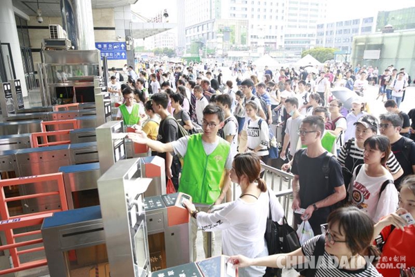 國慶假期鐵路旅客運輸拉開帷幕 預(yù)計發(fā)送旅客1.29億人次