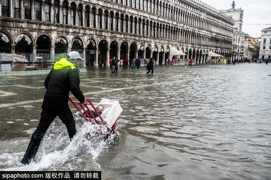 意大利：威尼斯水位暴漲出行不便 水平面最高達160厘米