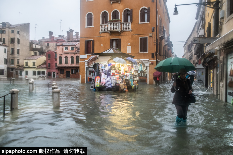 意大利：威尼斯水位暴漲出行不便 水平面最高達160厘米